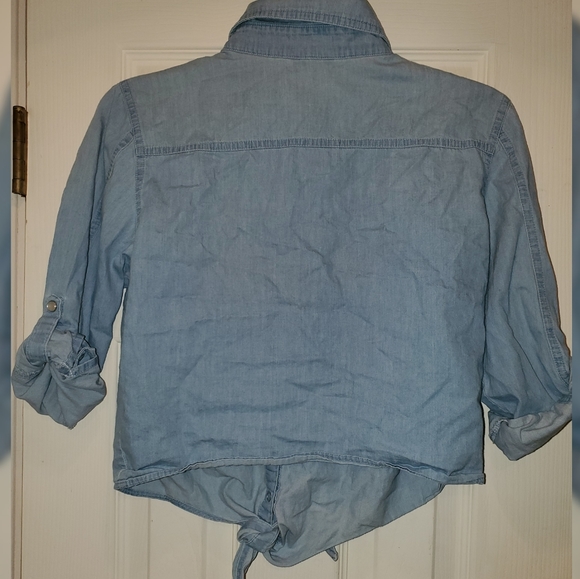 G by GUESS Large Button Up - Picture 4 of 5